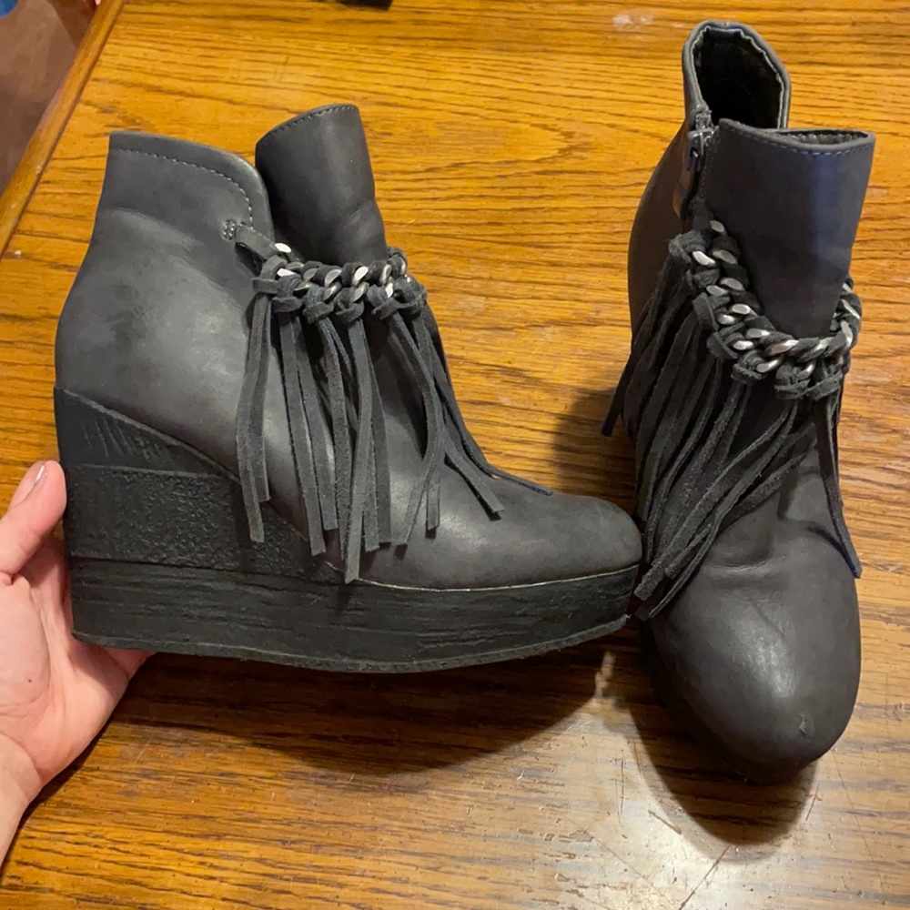 Sbicca Vintage Clothing Fringe Wedge Heel Bootie. Great used condition. Size 8.